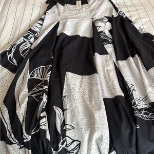Commense long bell shape skirt in white/ Black floral fully lined SZ L NWT
